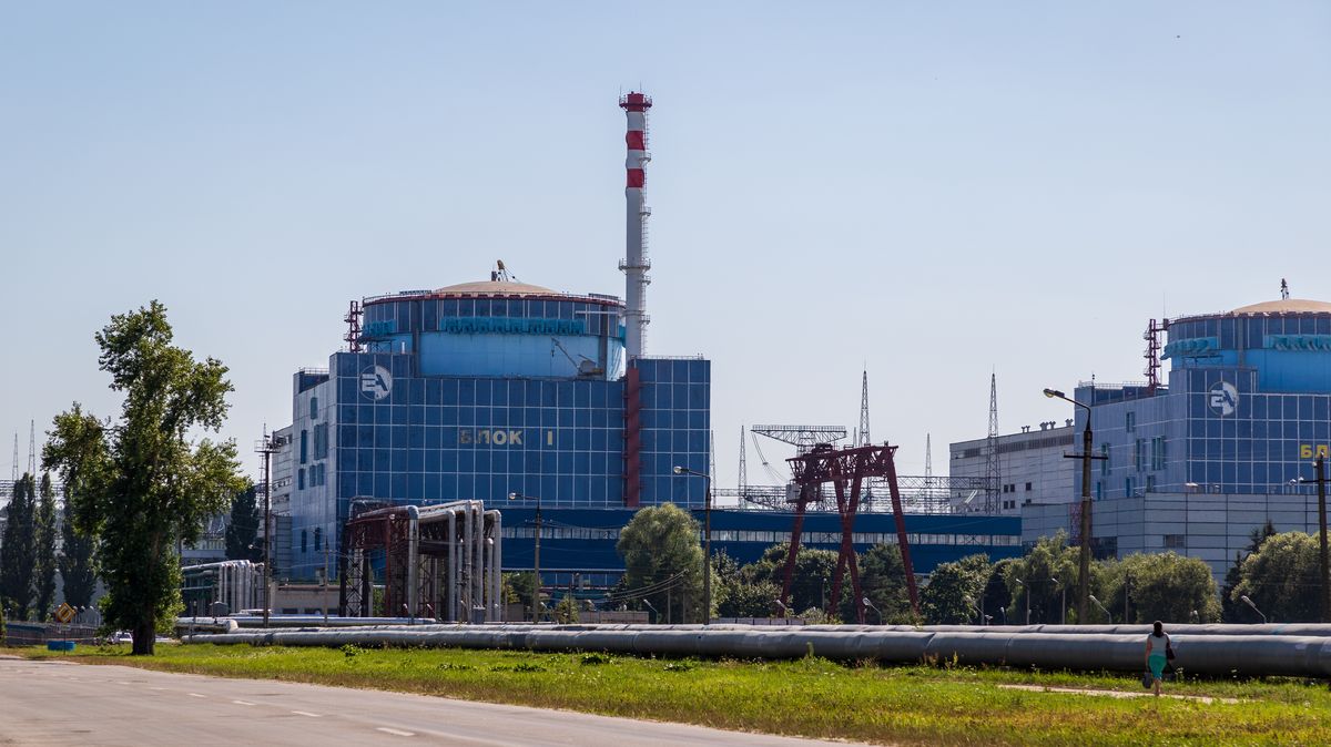 Rusko zaútočilo v okolí Chmelnycké jaderné elektrárny, tvrdí Kyjev